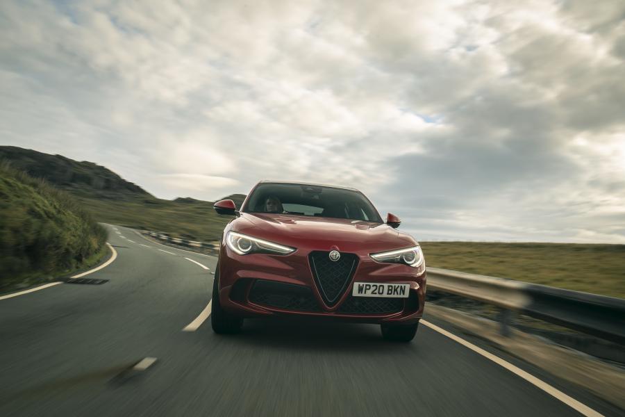  Alfa Romeo Stelvio Quadrifoglio (949) 2020 года  (UK) (фото 11 из 37)